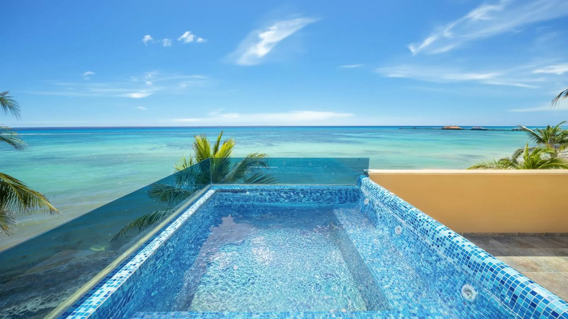 Luxury Beachfront Condo With 3 Bedrooms & Ocean View - El Faro Residences - Reef 301 신데 델 카르멘