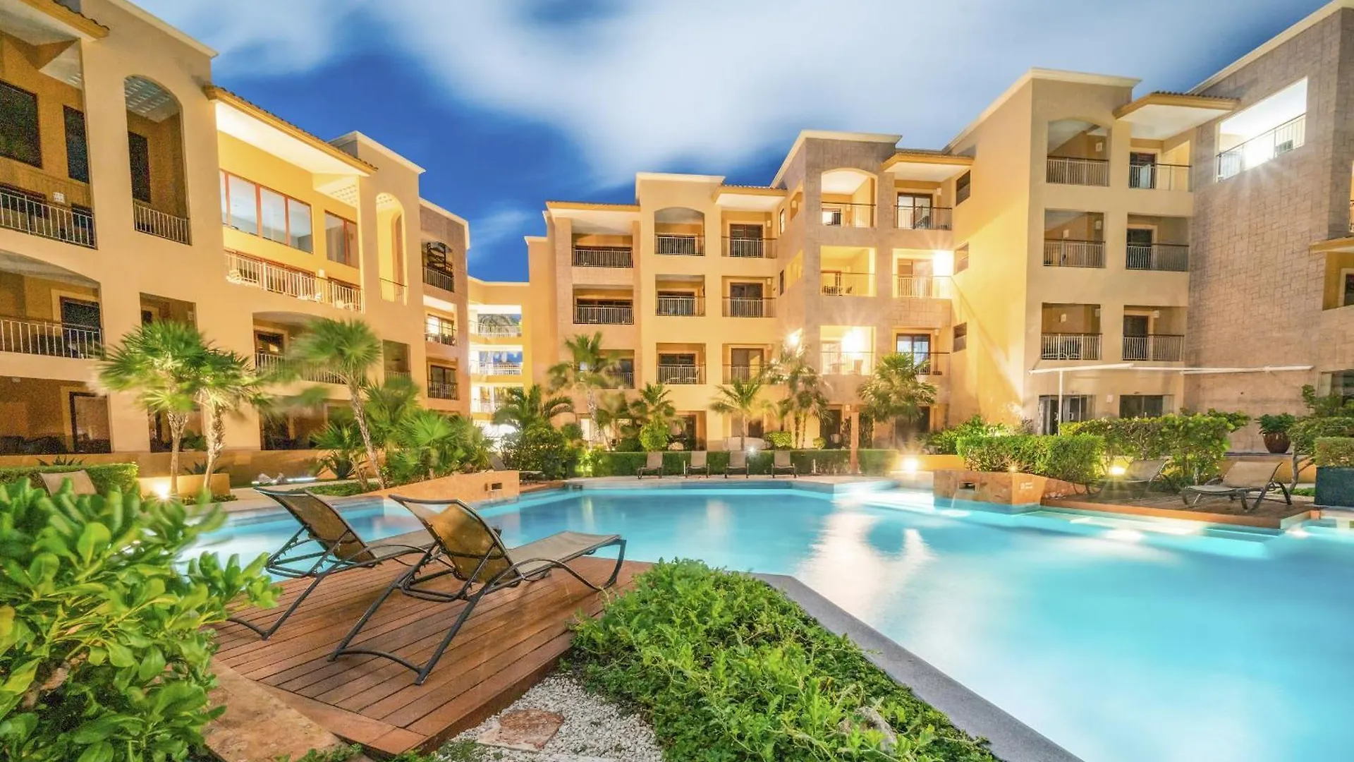 Luxury Beachfront Condo With 3 Bedrooms & Ocean View - El Faro Residences - Reef 301 신데 델 카르멘 아파트