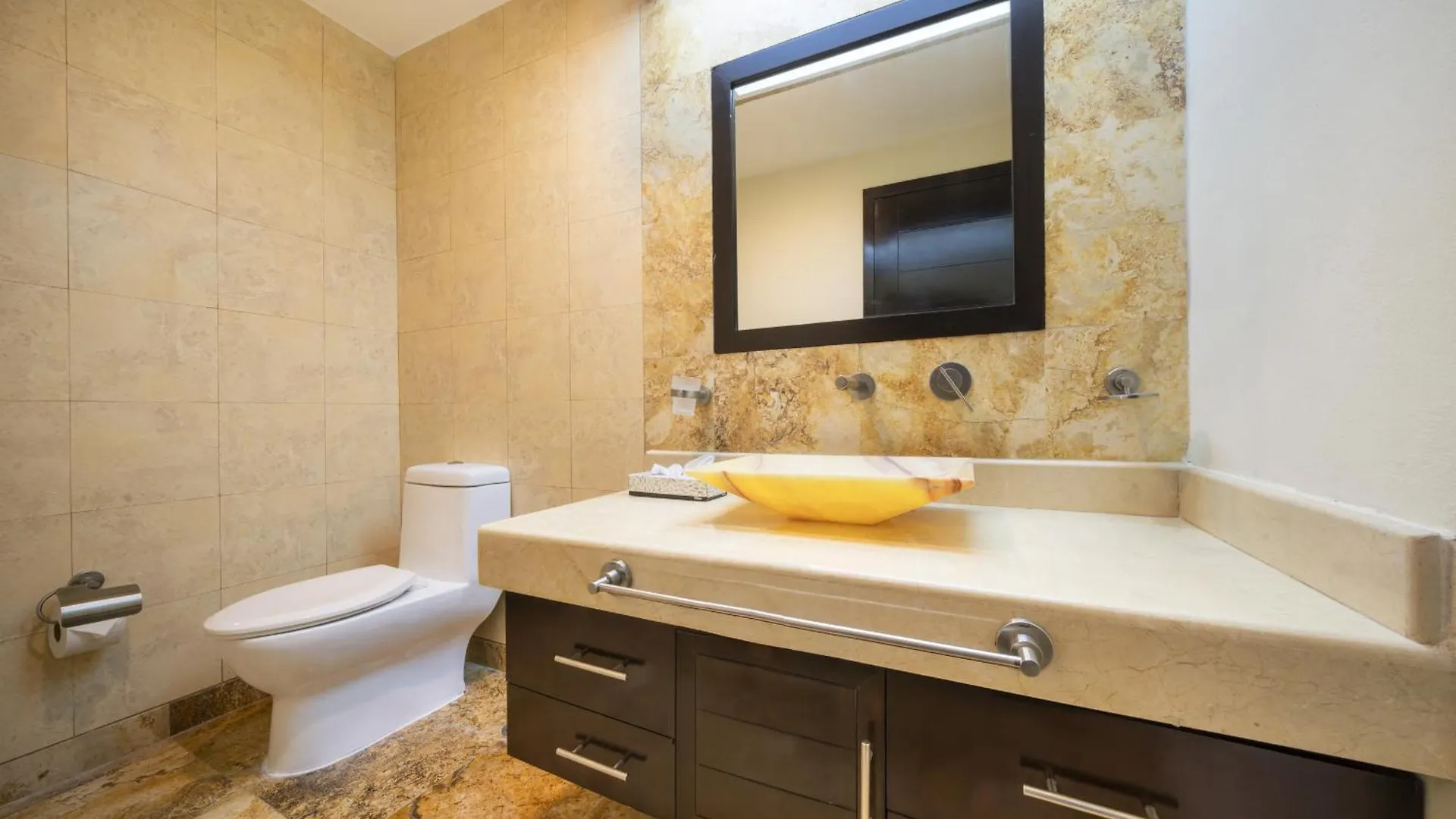 Luxury Beachfront Condo With 3 Bedrooms & Ocean View - El Faro Residences - Reef 301 신데 델 카르멘 아파트
